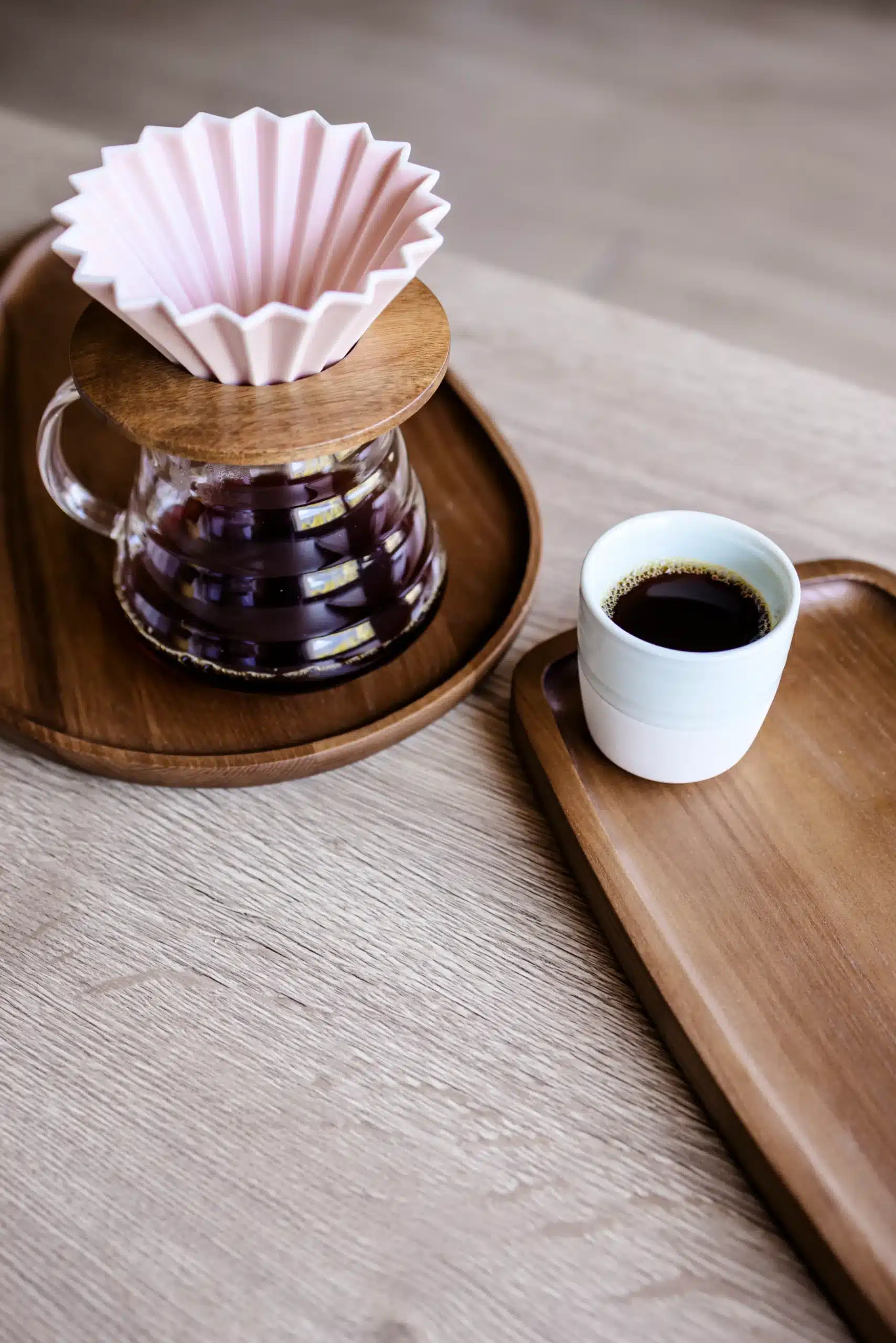 Café filtre dans une carage et une tasse